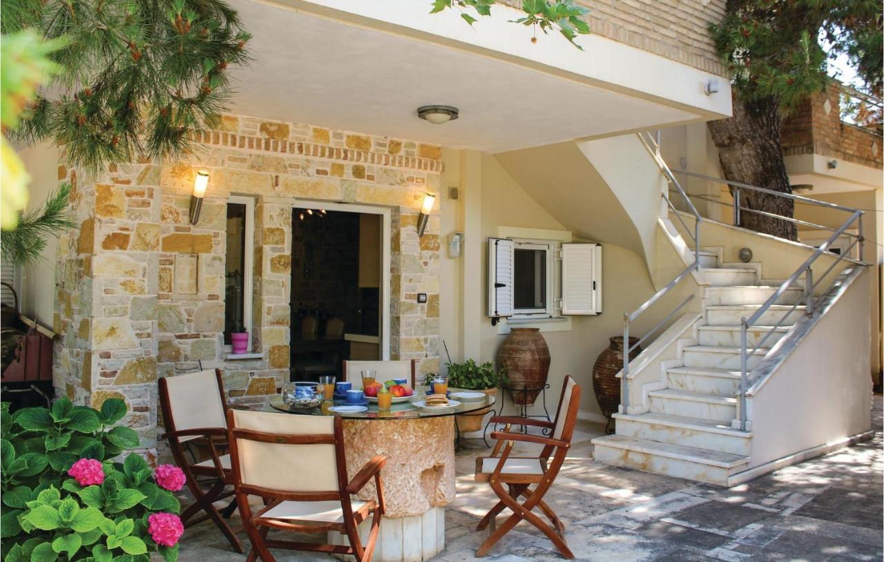 Amazing Home In Artemida With Kitchen Extérieur photo
