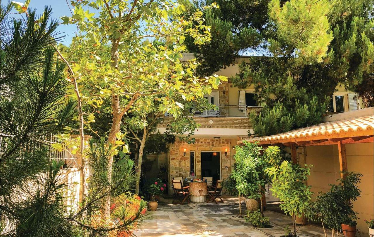 Amazing Home In Artemida With Kitchen Extérieur photo